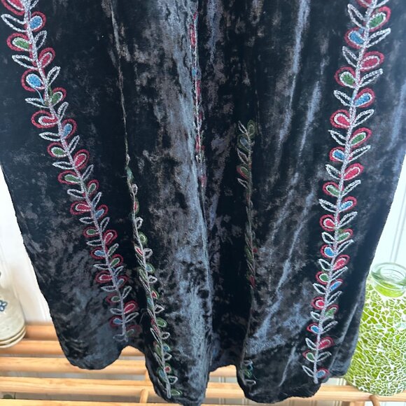 Sacred Threads Black Velvet Embroidered Floral Button-Up Jacket & Skirt M/L - Picture 12 of 13